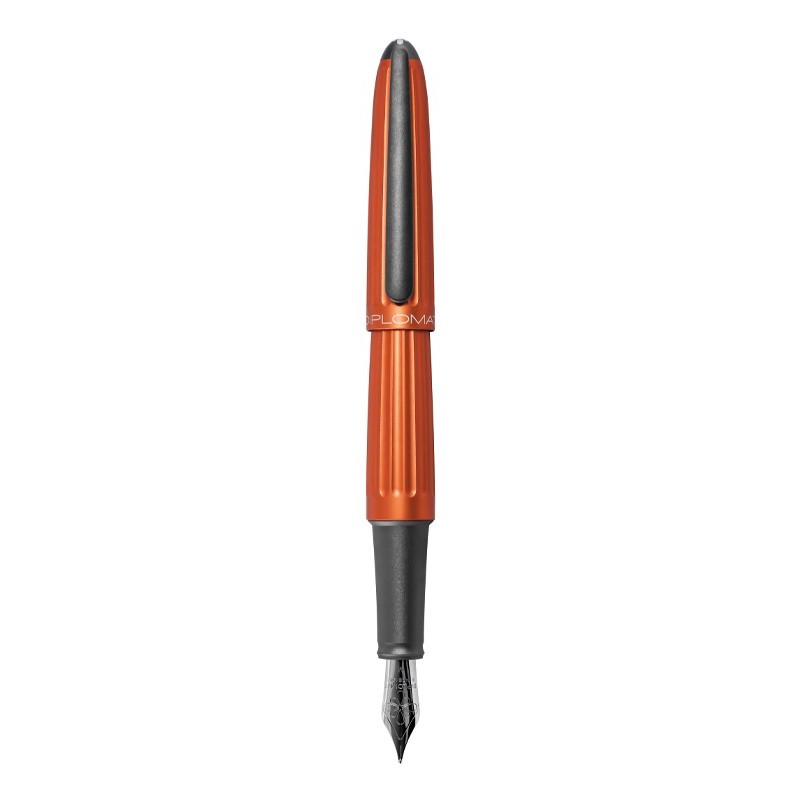 DIPLOMAT Aero Orange - stilou cu penita M, din otel inoxidabil