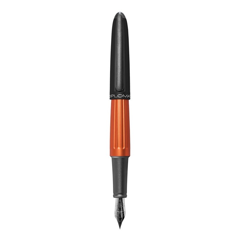 DIPLOMAT Aero Black/Orange - stilou cu penita M, din otel inoxidabil